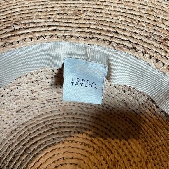 Lord and Taylor Wide Brim Women’s Straw Beach Hat - Picture 6 of 6
